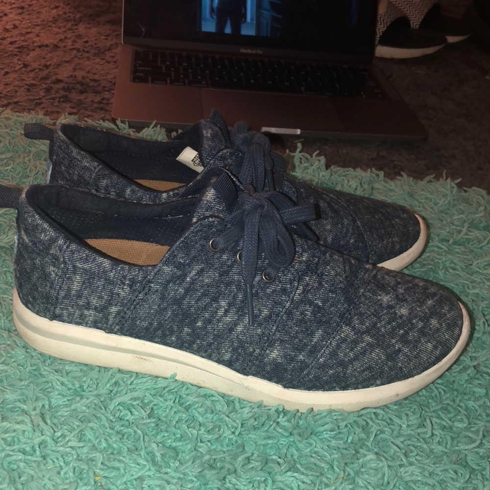 Blue toms shoes